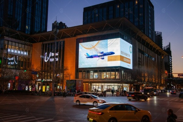 pif quảng cáo trên màn hình led