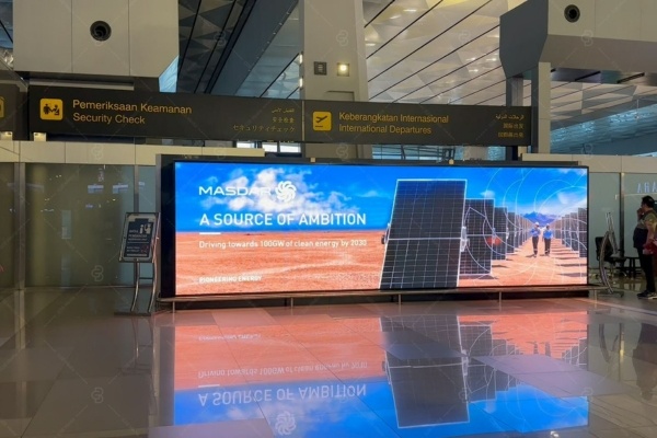 quảng bá trên màn hình led tại sân bay jakarta